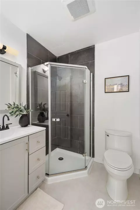 Bath - 3224 Lombard Ave, Everett, WA 98201 photo 2 of 2