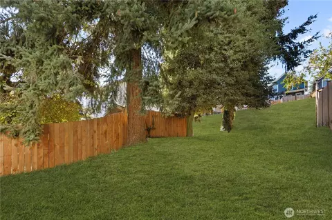 Exterior - 3224 Lombard Ave, Everett, WA 98201 photo 7 of 10