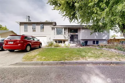 1125 SE Colonial Dr, College Place, WA 99324