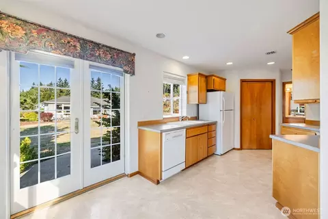 Kitchen - 270 Amethyst Dr, Sequim, WA 98382 photo 3 of 3