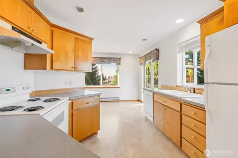 Kitchen - 270 Amethyst Dr, Sequim, WA 98382 photo 2 of 3