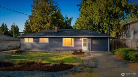 8423 198th St SW, Edmonds, WA 98026