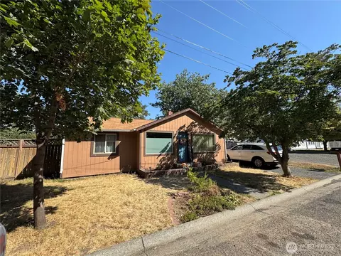 1411 S 2nd St, Dayton, WA 99328