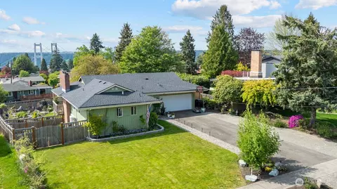 1122 N Skyline Dr, Tacoma, WA 98406