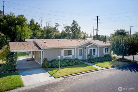 808 SE Mockingbird Dr, College Place, WA 99324