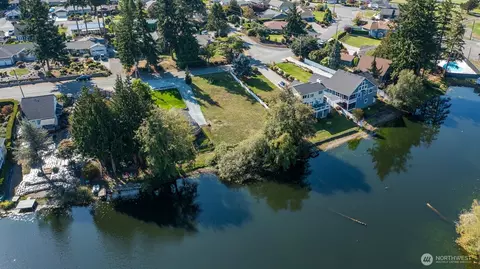 269 Lochwood Dr, Camano Island, WA 98282