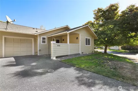 910 NW Leisure Ln, Bremerton, WA 98311