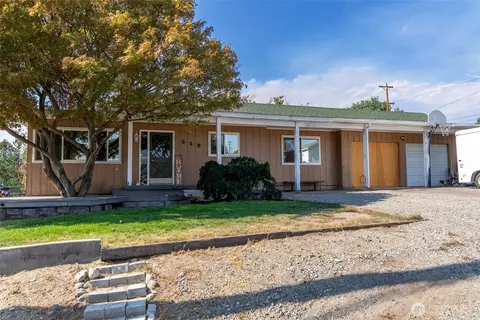 519 Locust St, Omak, WA 98841