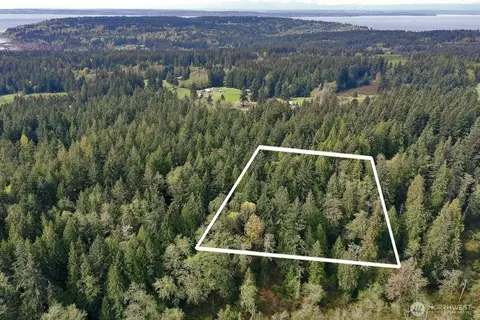 7307 Jewett Rd, Clinton, WA 98236
