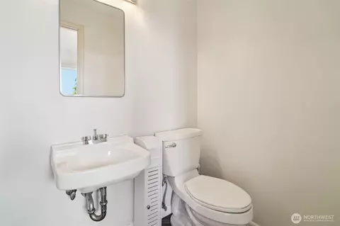 Bath - 715 35th St, Everett, WA 98201 photo 1 of 3
