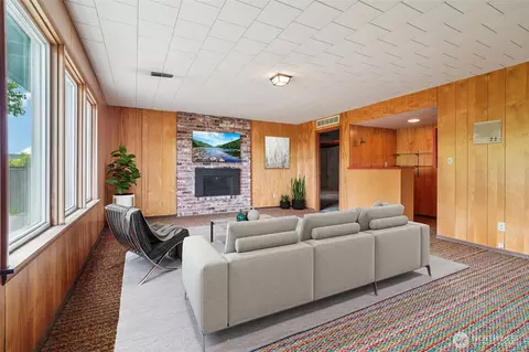Living - 715 35th St, Everett, WA 98201 photo 6 of 6