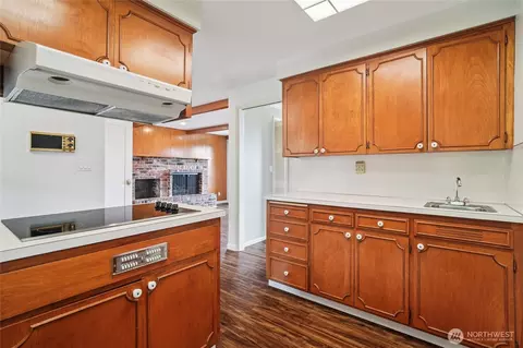 Kitchen - 715 35th St, Everett, WA 98201 photo 3 of 4