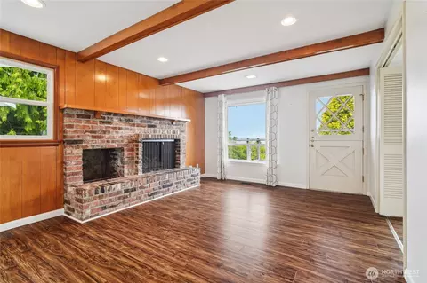 Living - 715 35th St, Everett, WA 98201 photo 3 of 6