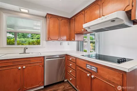 Kitchen - 715 35th St, Everett, WA 98201 photo 2 of 4