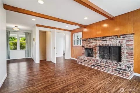 Living - 715 35th St, Everett, WA 98201 photo 4 of 6