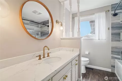 Bath - 715 35th St, Everett, WA 98201 photo 3 of 3