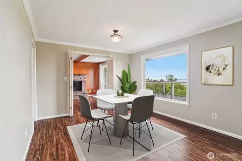 Dining - 715 35th St, Everett, WA 98201 photo 1 of 1