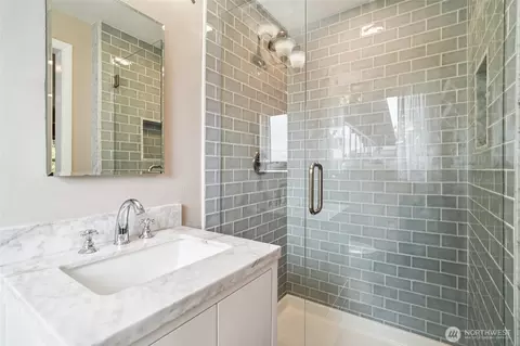 Bath - 715 35th St, Everett, WA 98201 photo 2 of 3