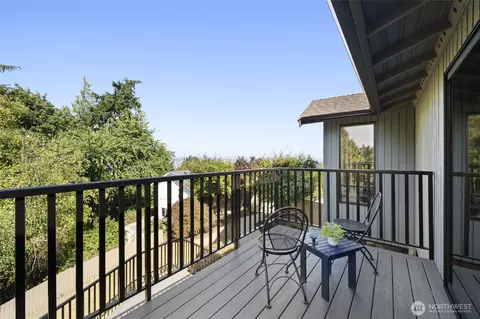 Exterior - 5004 27th Ave W, Everett, WA 98203 photo 2 of 5