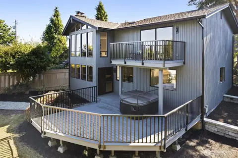 Exterior - 5004 27th Ave W, Everett, WA 98203 photo 4 of 5