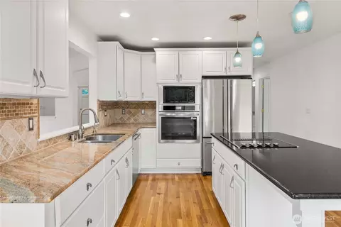 Kitchen - 15117 147th Ave E, Orting, WA 98360 photo 4 of 5