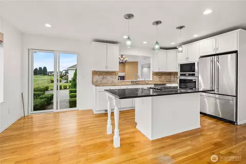 Kitchen - 15117 147th Ave E, Orting, WA 98360 photo 3 of 5