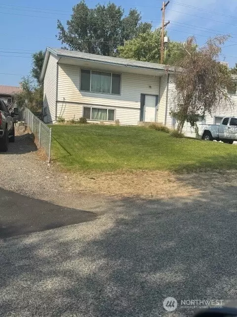 365 367 Fig St, Omak, WA 98841