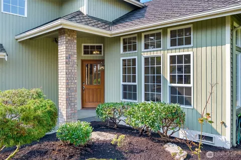 Exterior - 10104 33rd Ave SE, Everett, WA 98208 photo 5 of 13