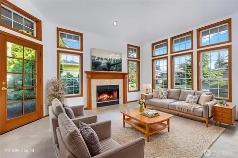 Living - 10104 33rd Ave SE, Everett, WA 98208 photo 1 of 6