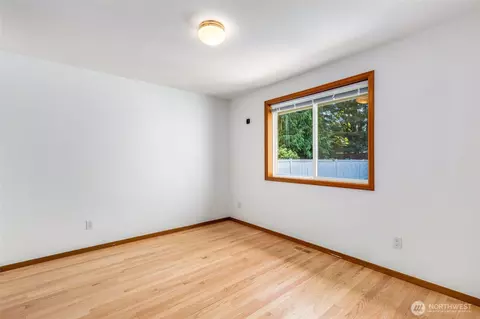 Bedroom - 10104 33rd Ave SE, Everett, WA 98208 photo 4 of 5