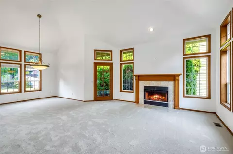 Living - 10104 33rd Ave SE, Everett, WA 98208 photo 3 of 6