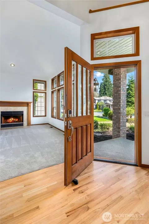 Entry Way - 10104 33rd Ave SE, Everett, WA 98208 photo 2 of 2