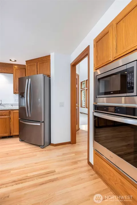 Kitchen - 10104 33rd Ave SE, Everett, WA 98208 photo 3 of 3