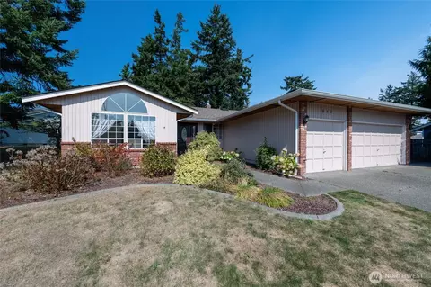 942 SW Barrington Dr, Oak Harbor, WA 98277