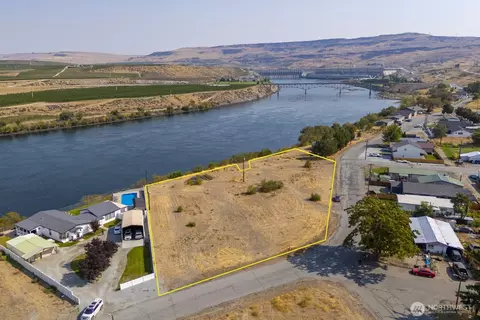 1921 Columbia Blvd, Bridgeport, WA 98813