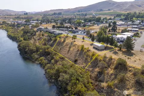 2011 Columbia Blvd, Bridgeport, WA 98813