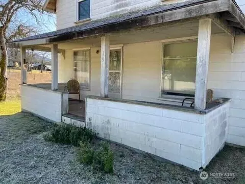 191 Mineral Rd N, Mineral, WA 98355