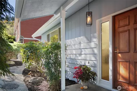 2806 NE 177th Pl, Lake Forest Park, WA 98155