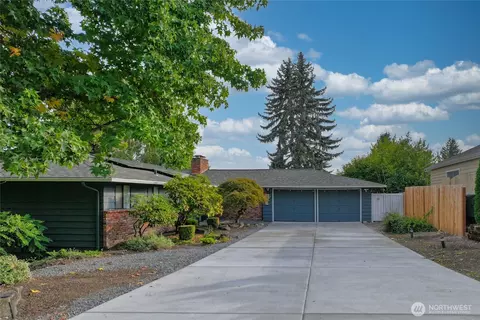 17127 NE 8th Pl, Bellevue, WA 98008