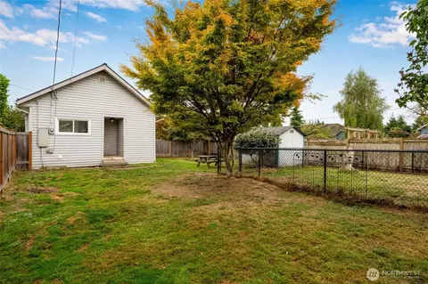 Exterior - 2514 State St, Everett, WA 98201 photo 4 of 7