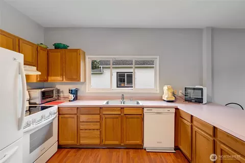 Kitchen - 2514 State St, Everett, WA 98201 photo 2 of 3