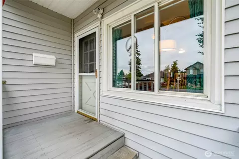 Exterior - 2514 State St, Everett, WA 98201 photo 2 of 7