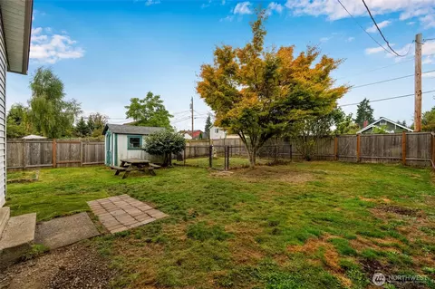 Exterior - 2514 State St, Everett, WA 98201 photo 5 of 7