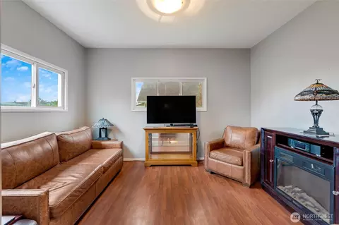 Living - 2514 State St, Everett, WA 98201 photo 1 of 2