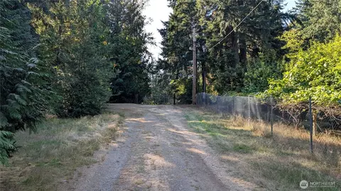 16819 41st St E, Lake Tapps, WA 98391