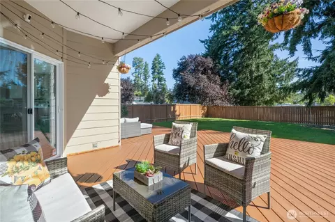 Exterior - 11619 23rd Dr SE, Everett, WA 98208 photo 4 of 6
