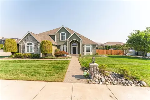 1653 Holly Ln, East Wenatchee, WA 98802