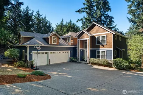 422 34th Ave NW, Gig Harbor, WA 98335