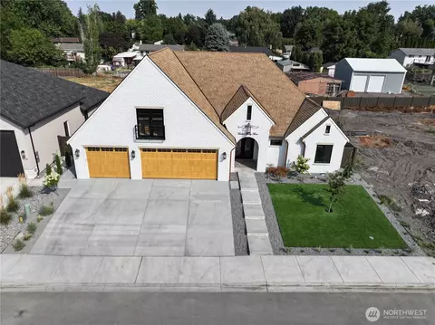 Exterior - 1233 Doc Bar Pl, Walla Walla, WA 99362 photo 4 of 7