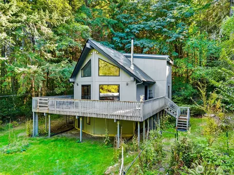 110 E Beach Shore Dr, Shelton, WA 98584